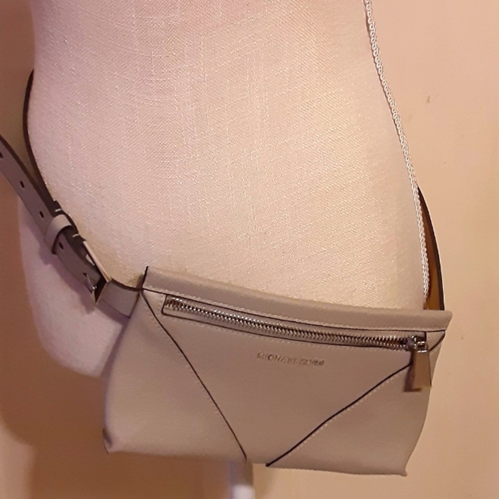 Gorgeous MICHAEL KORS BELT PURSE